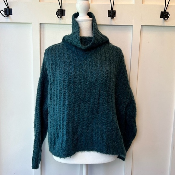 Free People Green Sweater Chunky Cable Knit Cropped Boho Cowl Neck Size XS Women - Picture 2 of 8